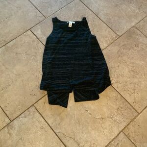 Sleeveless black patterned t-shirt with open back. Size XS